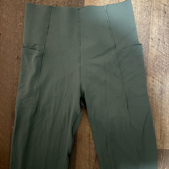 NWOT Aerie Women’s Sz SM High-Waisted Leggings RETAIL $60 - Picture 2 of 4